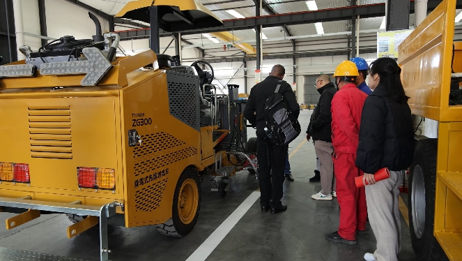 天途路业道路划线装备